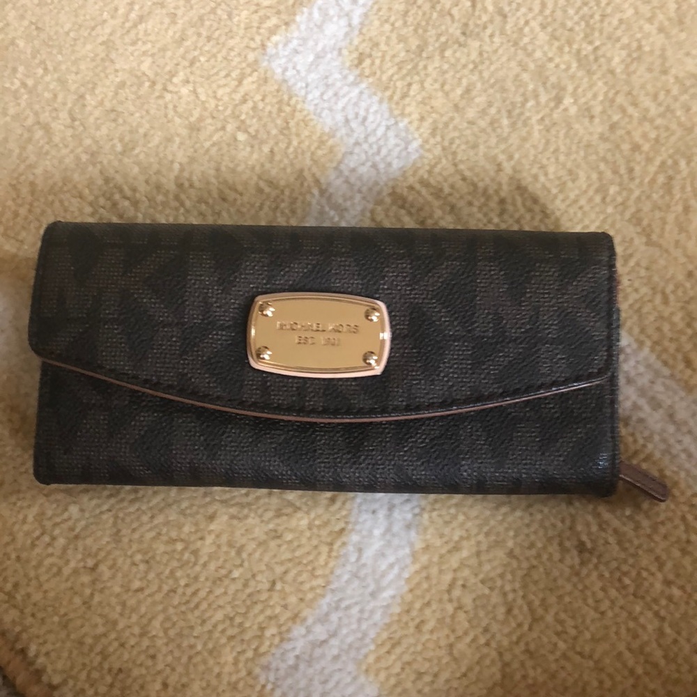 Michael kors wallet brown